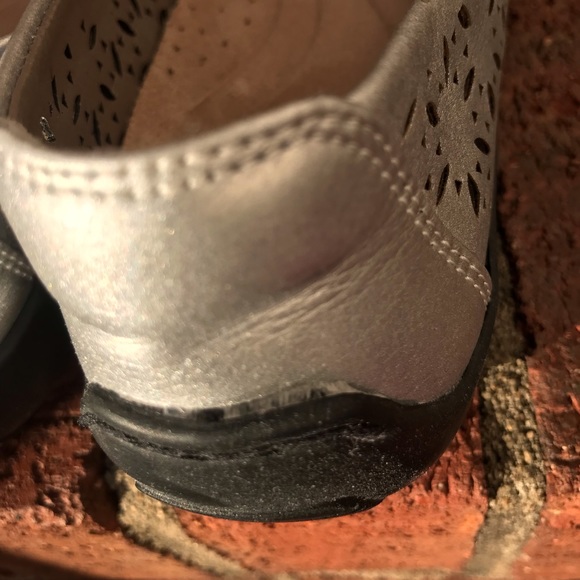 Array silver slip on shoes with cushioned footbed. Size 5 Please see pics - Picture 7 of 8